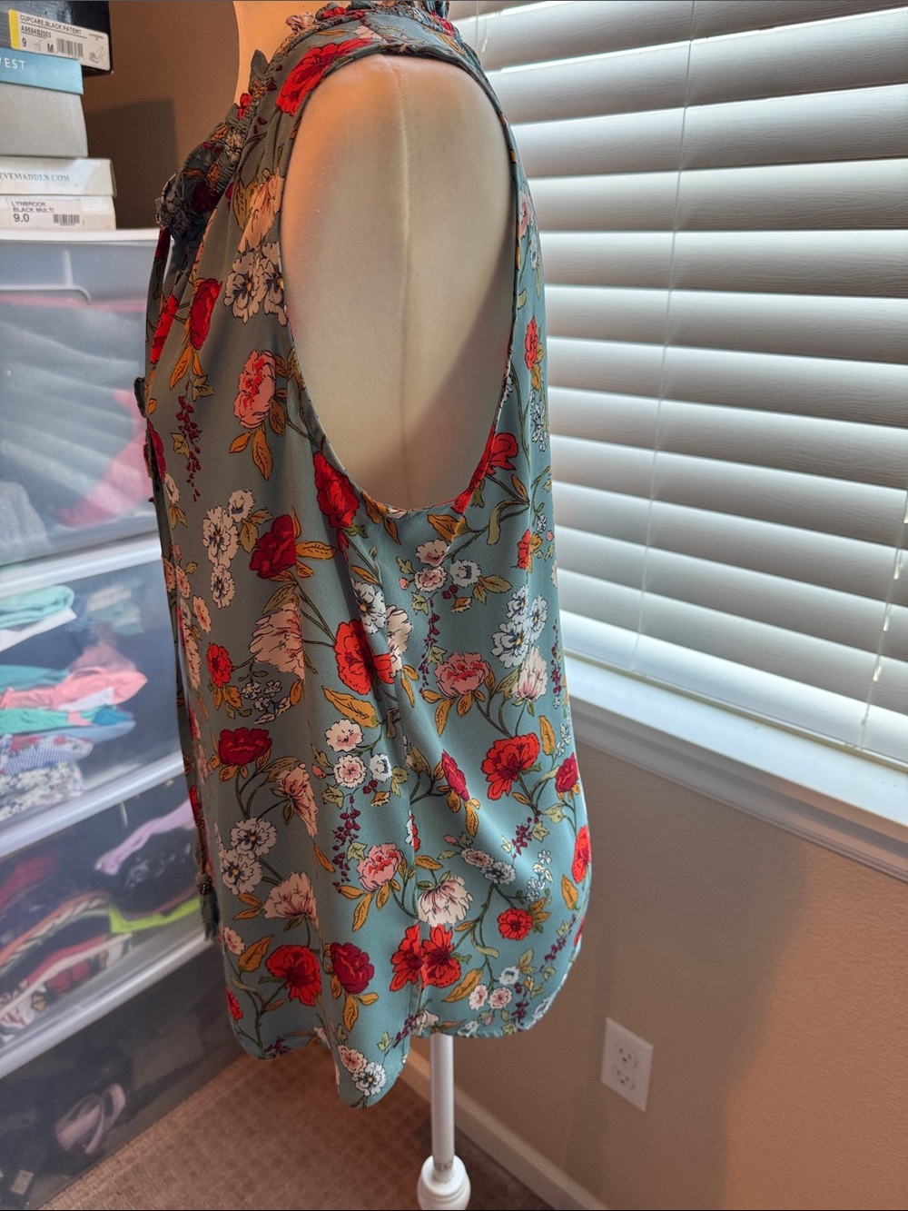 Sleeveless Floral Ruffle V-Neck Blouse - Picture 3 of 11